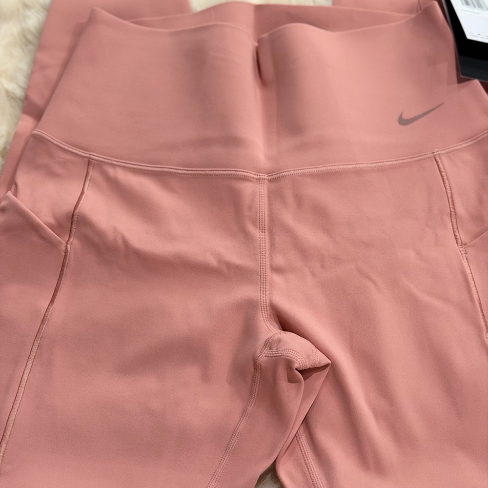 Nike Women's Pink blush Leggings with Pocket - Picture 2 of 2